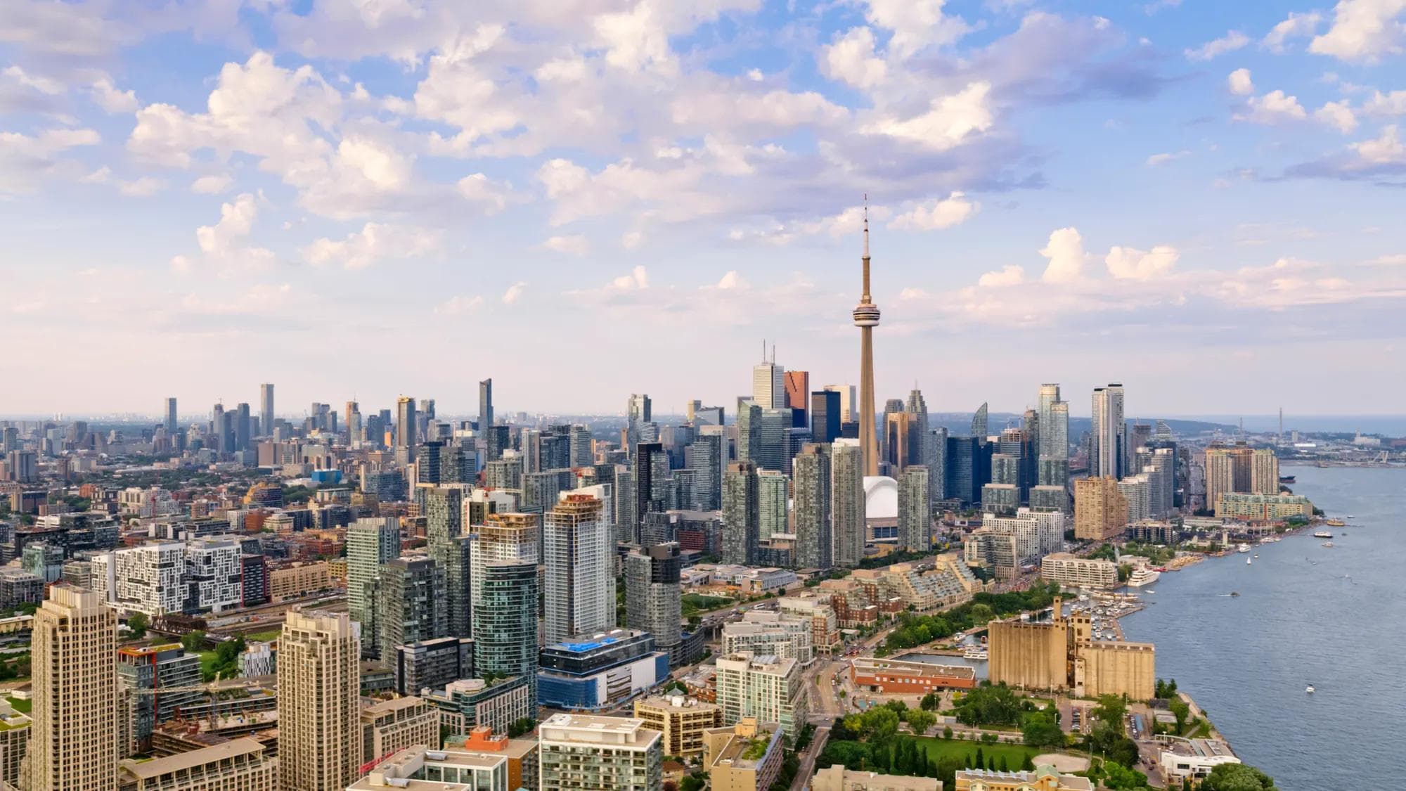 Vue aérienne du centre-ville de Toronto.