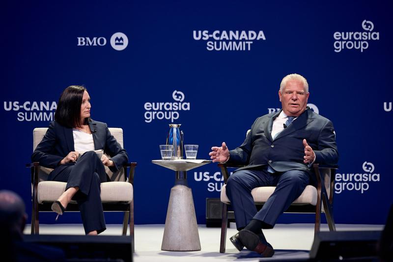Amanda Lang et Doug Ford sur scène au Sommet Canada–États-Unis