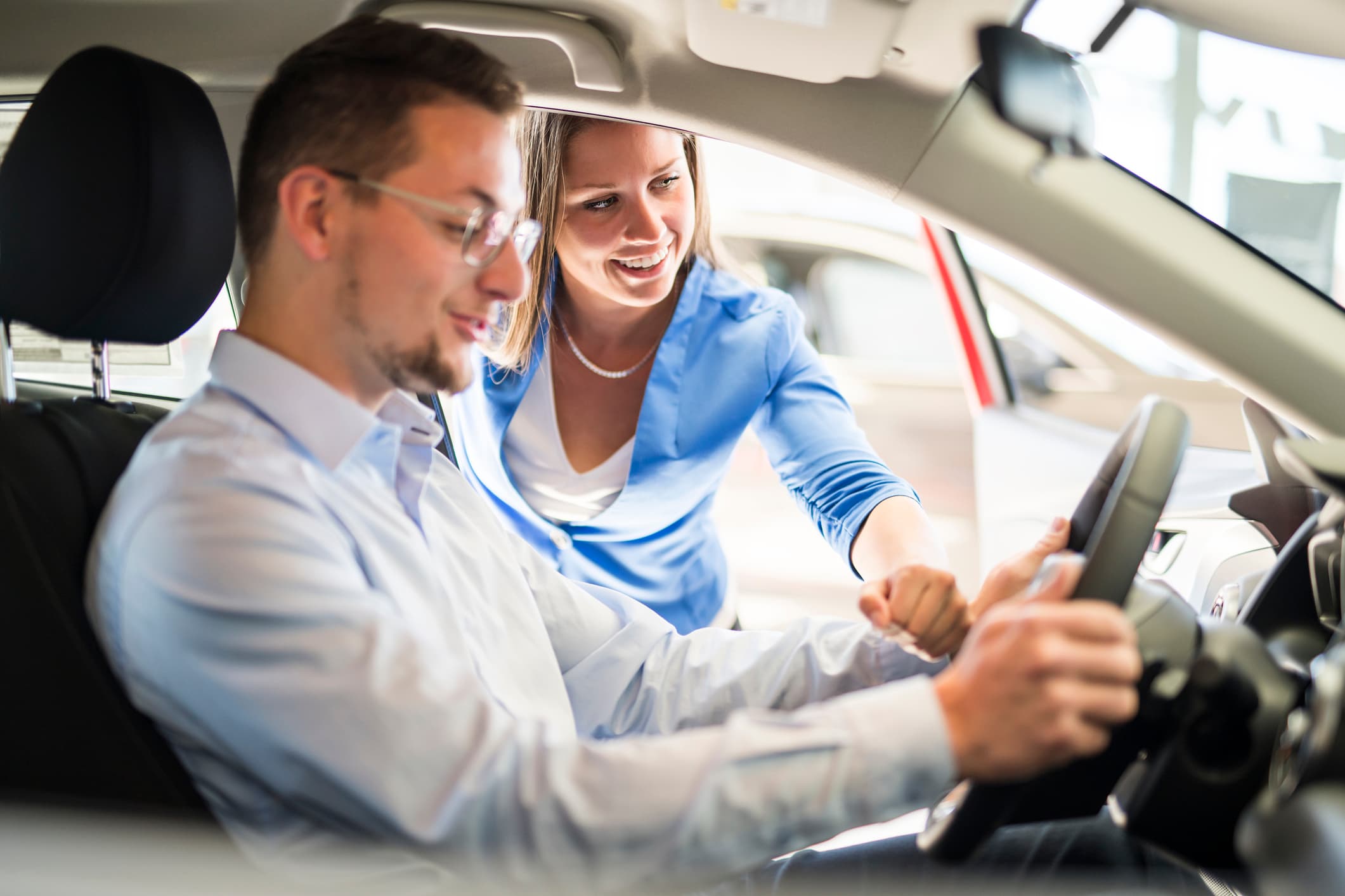 Homme en voiture